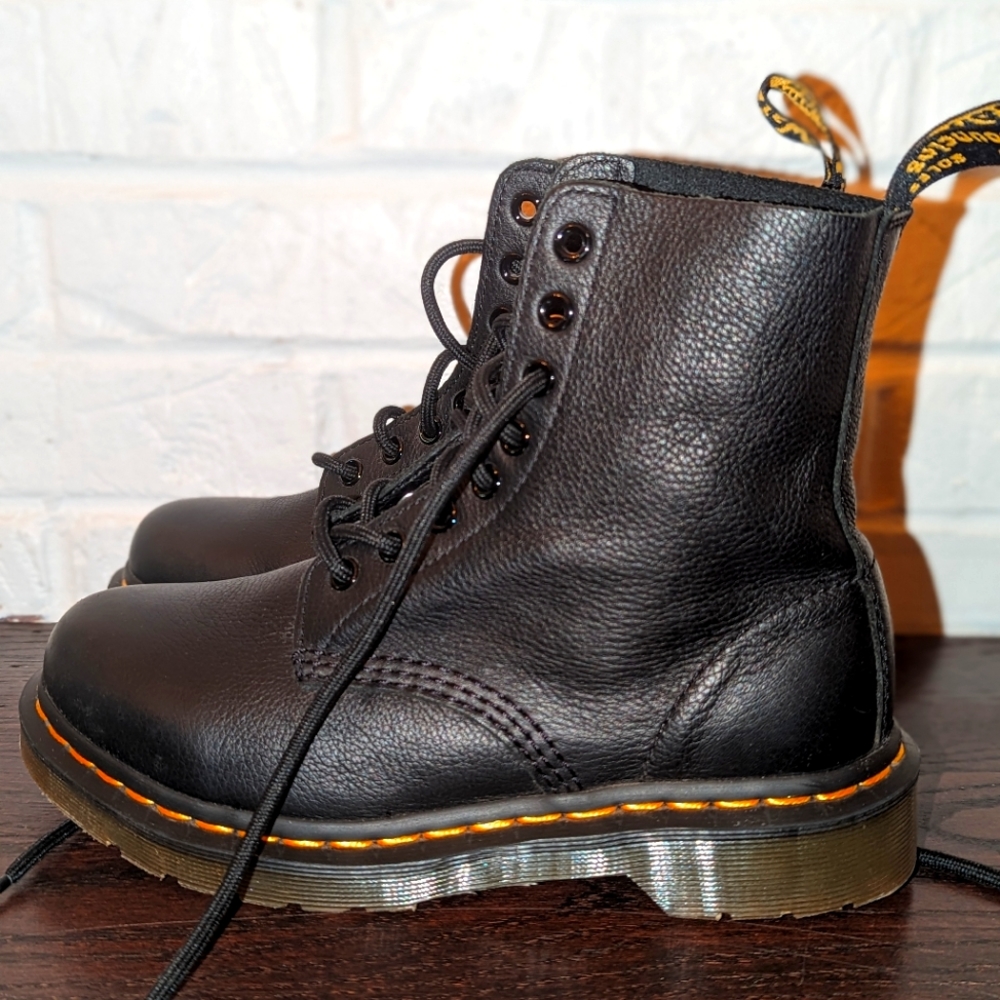 Women's Dr Martens 1460 Pascal boots